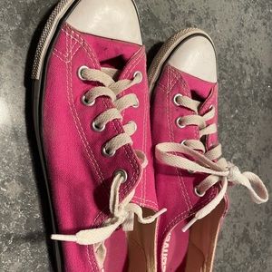 Dainty converse